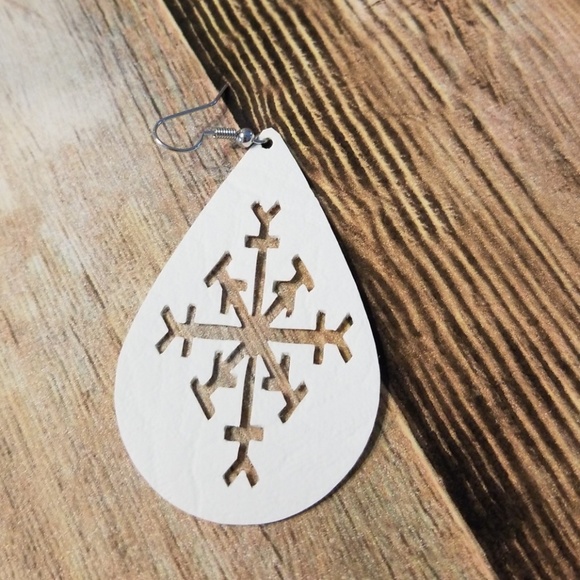 NEW HANDMADE FAUX LEATHER EARRINGS - Picture 3 of 4